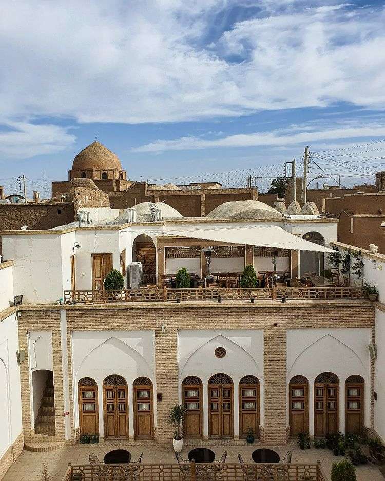 اقامتگاه دهگردی،هتل،بومگردی،اقامت،ویلا،سوئیت،کلبه،ایرانگردی، عمارت سنگ پلوی