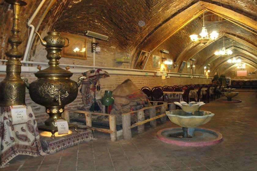 اقامتگاه دهگردی،هتل،بومگردی،اقامت،ویلا،سوئیت،کلبه،ایرانگردی،جاذبه گردشگری دهگردی کاروانسرای سنگی