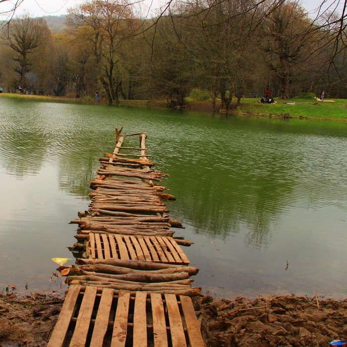 اقامتگاه دهگردی،هتل،بومگردی،اقامت،ویلا،سوئیت،کلبه،ایرانگردی،جاذبه گردشگری دهگردی آب بندان باغ گلبن