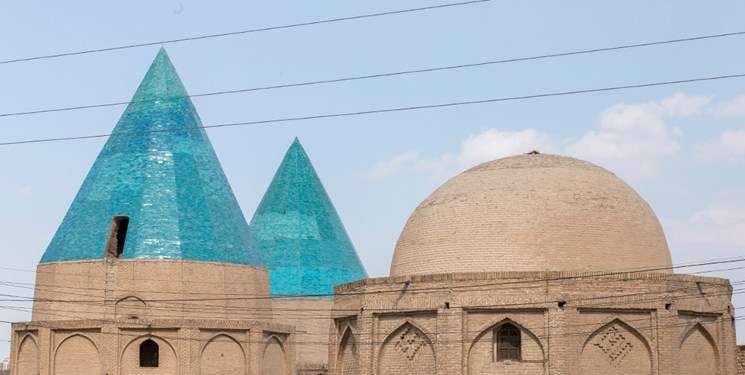 اقامتگاه دهگردی،هتل،بومگردی،اقامت،ویلا،سوئیت،کلبه،ایرانگردی،جاذبه گردشگری دهگردی باغ گنبد سبز