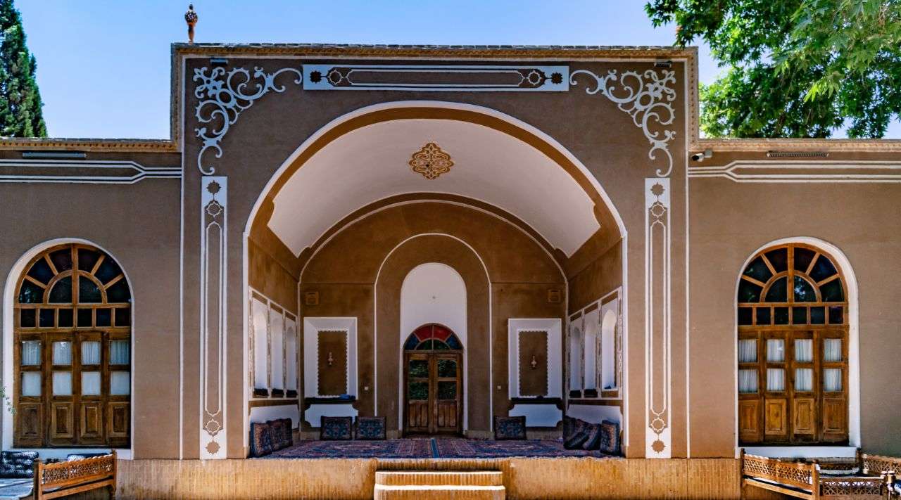 اقامتگاه دهگردی،هتل،بومگردی،اقامت،ویلا،سوئیت،کلبه،ایرانگردی، اقامتگاه خوشنویس