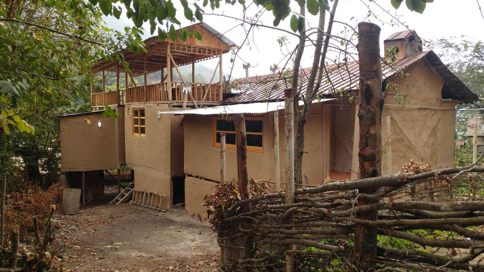 اقامتگاه دهگردی،هتل،بومگردی،اقامت،ویلا،سوئیت،کلبه،ایرانگردی،  بوم گردی دادا و دده