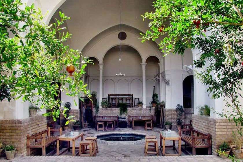 اقامتگاه دهگردی،هتل،بومگردی،اقامت،ویلا،سوئیت،کلبه،ایرانگردی،جاذبه گردشگری دهگردی خانه تاریخی احسان