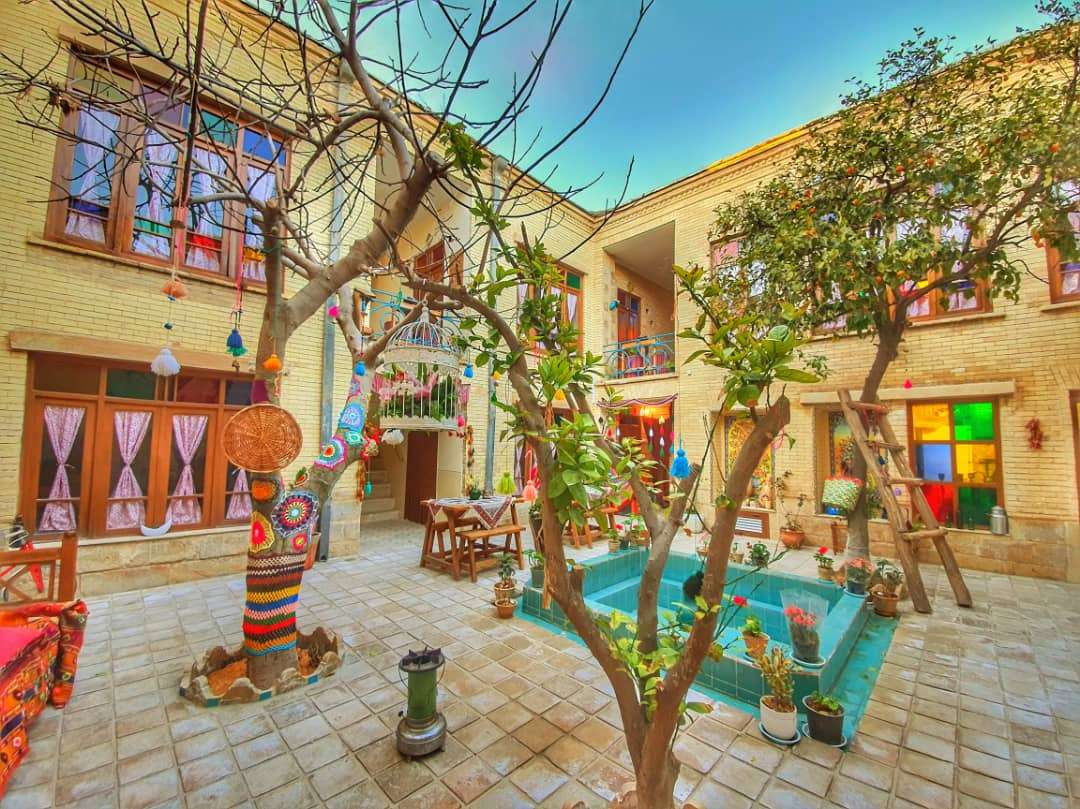 اقامتگاه دهگردی،هتل،بومگردی،اقامت،ویلا،سوئیت،کلبه،ایرانگردی،  بومگردی ماه سلطان