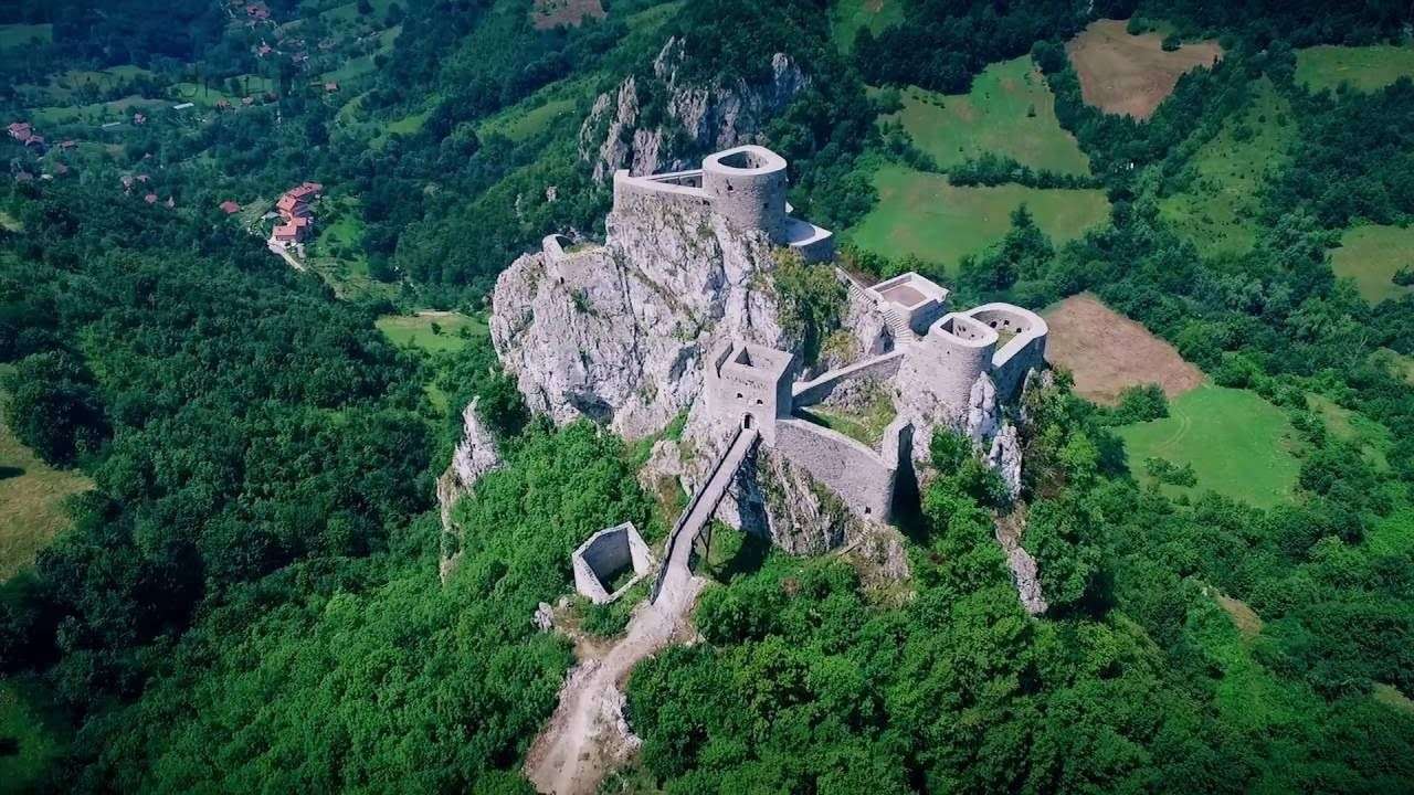 اقامتگاه دهگردی،هتل،بومگردی،اقامت،ویلا،سوئیت،کلبه،ایرانگردی،جاذبه گردشگری دهگردی قلعه بابک