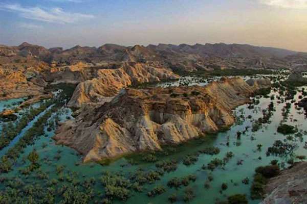 اقامتگاه دهگردی،هتل،بومگردی،اقامت،ویلا،سوئیت،کلبه،ایرانگردی،جاذبه گردشگری دهگردی سد گوران