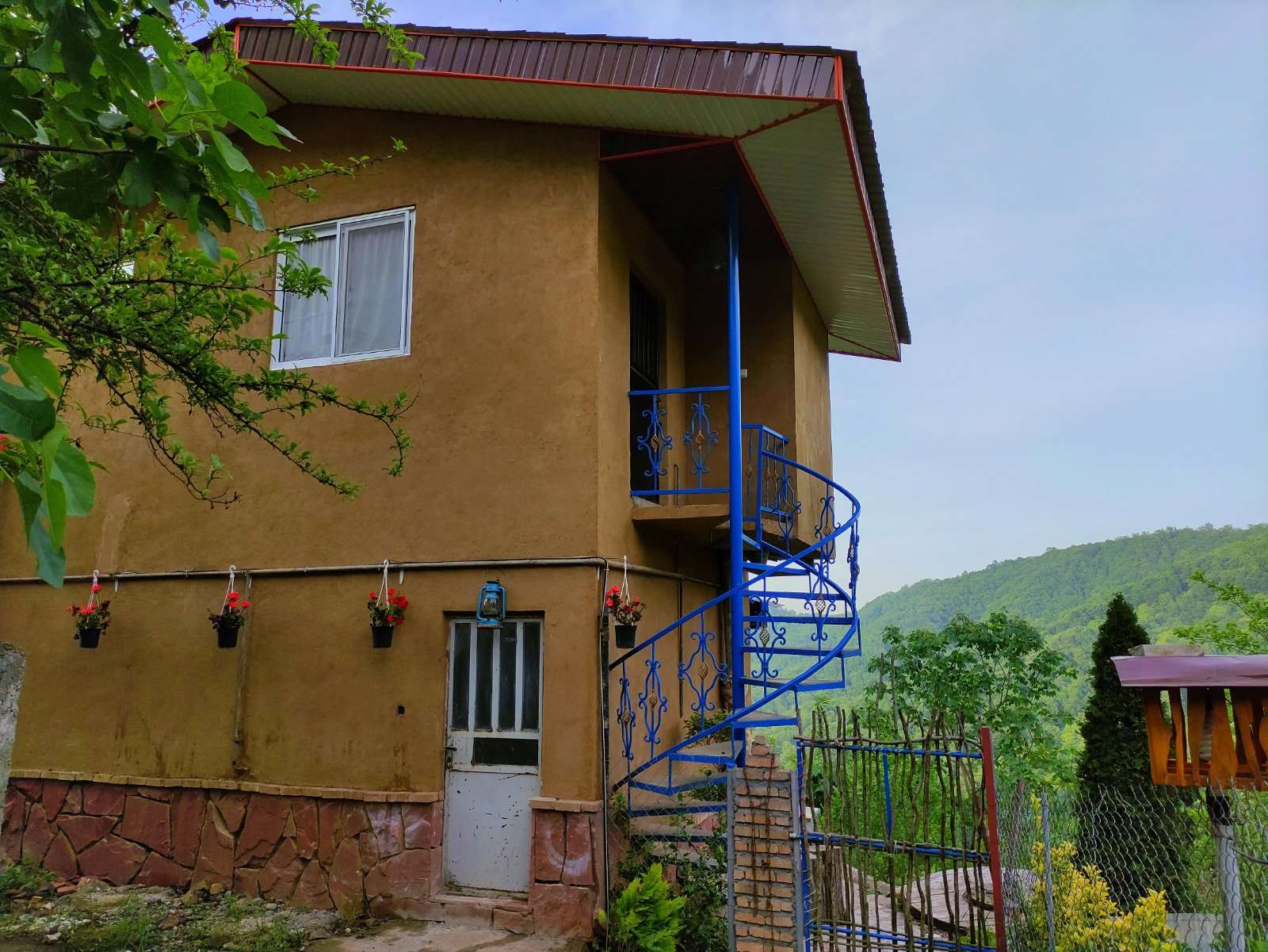 اقامتگاه دهگردی،هتل،بومگردی،اقامت،ویلا،سوئیت،کلبه،ایرانگردی، کلبه جنگلی دو خواب سپیدار 