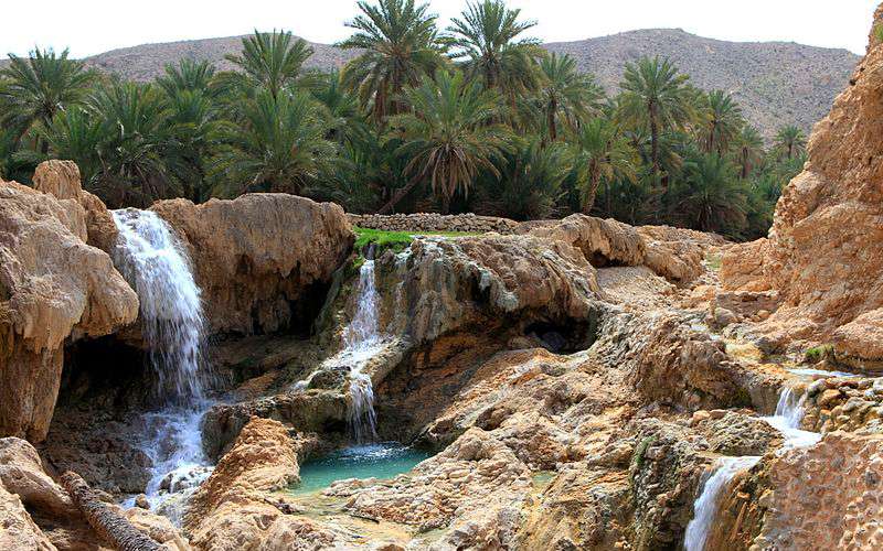 چشمه آب گرم گنو