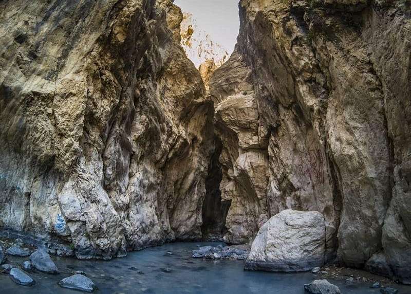 اقامتگاه دهگردی،هتل،بومگردی،اقامت،ویلا،سوئیت،کلبه،ایرانگردی،جاذبه گردشگری دهگردی دره زمان