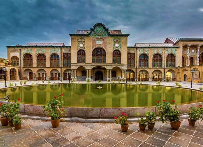 اقامتگاه دهگردی،هتل،بومگردی،اقامت،ویلا،سوئیت،کلبه،ایرانگردی،جاذبه گردشگری دهگردی باغ‌ نگارستان
