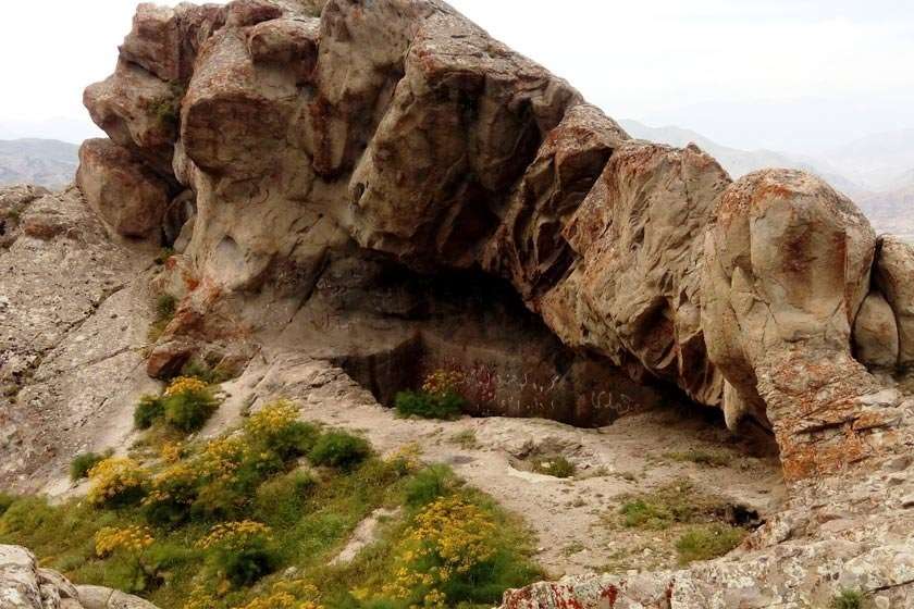 اقامتگاه دهگردی،هتل،بومگردی،اقامت،ویلا،سوئیت،کلبه،ایرانگردی،جاذبه گردشگری دهگردی قلعه جوشین