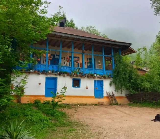 اقامتگاه دهگردی،هتل،بومگردی،اقامت،ویلا،سوئیت،کلبه،ایرانگردی، خانه سنتی کنارجنگل و رودخانه