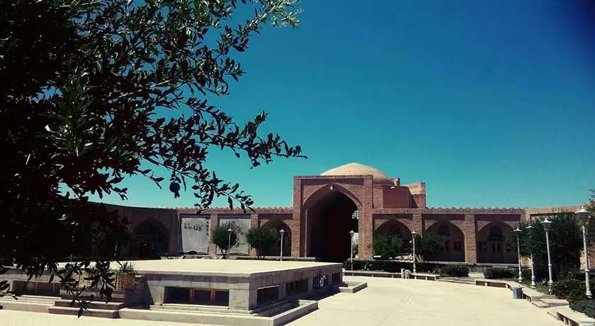 اقامتگاه دهگردی،هتل،بومگردی،اقامت،ویلا،سوئیت،کلبه،ایرانگردی،جاذبه گردشگری دهگردی کاروانسرای مورچه‌ خورت