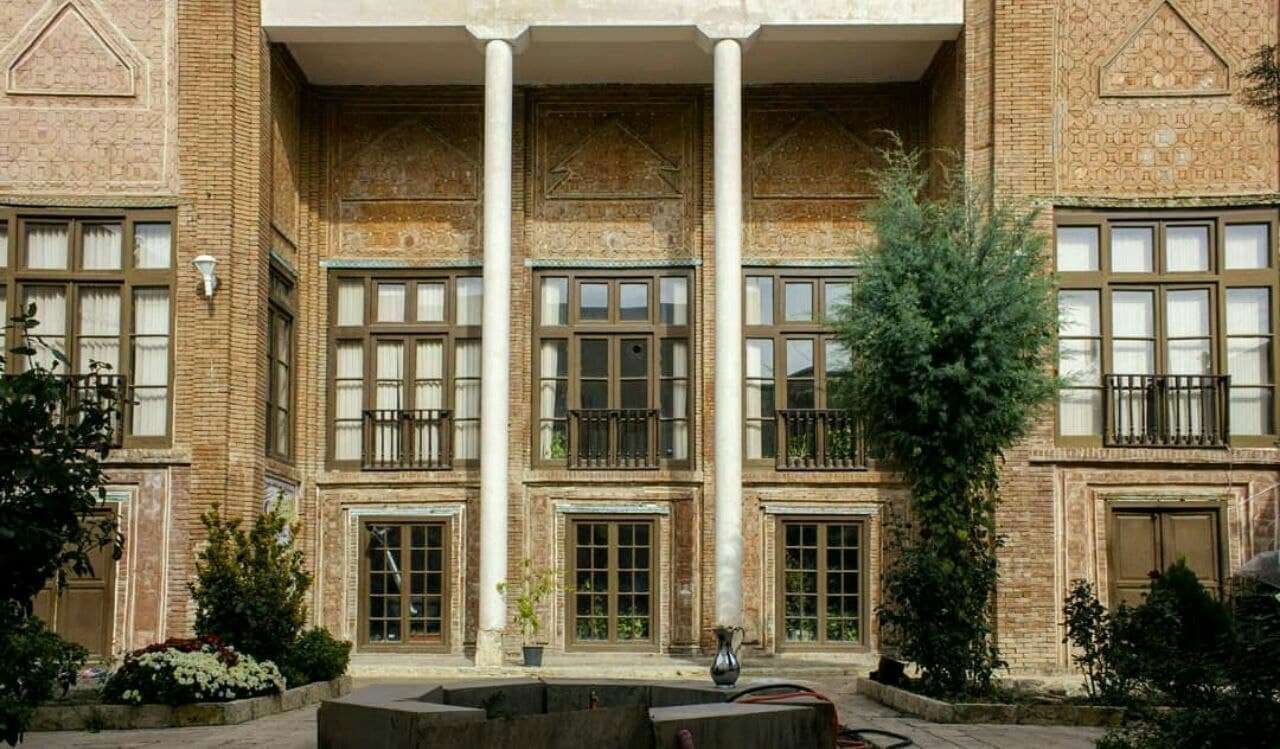 اقامتگاه دهگردی،هتل،بومگردی،اقامت،ویلا،سوئیت،کلبه،ایرانگردی،جاذبه گردشگری دهگردی خانه اشرف‌ الملوک نبئی وند