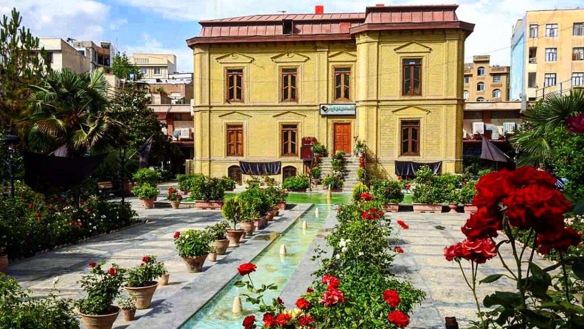 اقامتگاه دهگردی،هتل،بومگردی،اقامت،ویلا،سوئیت،کلبه،ایرانگردی،جاذبه گردشگری دهگردی عمارت فخر الدوله