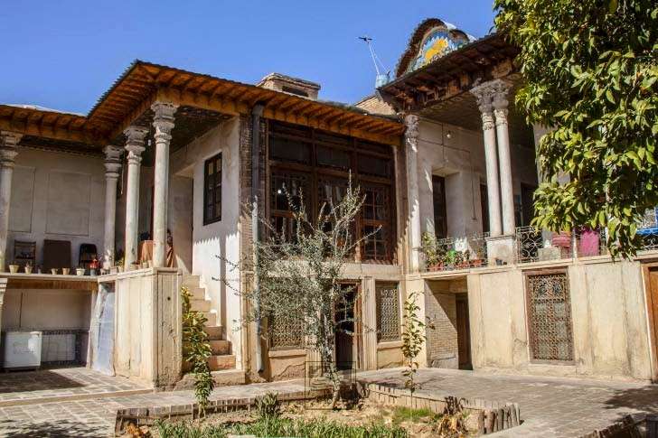 اقامتگاه دهگردی،هتل،بومگردی،اقامت،ویلا،سوئیت،کلبه،ایرانگردی،جاذبه گردشگری دهگردی خانه سعادت (موزه خاتم)