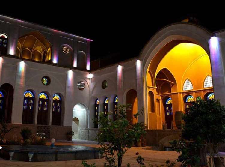 اقامتگاه دهگردی،هتل،بومگردی،اقامت،ویلا،سوئیت،کلبه،ایرانگردی، هتل سنتی شاسوسا 