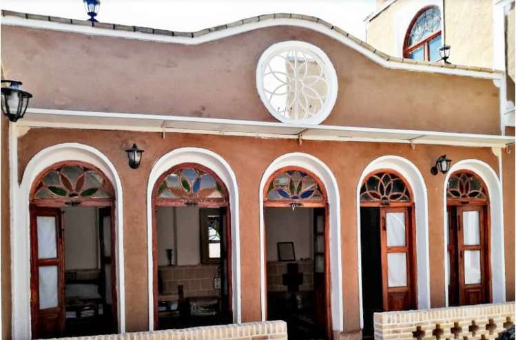 اقامتگاه دهگردی،هتل،بومگردی،اقامت،ویلا،سوئیت،کلبه،ایرانگردی، گردی عمارت آینه خانه روس