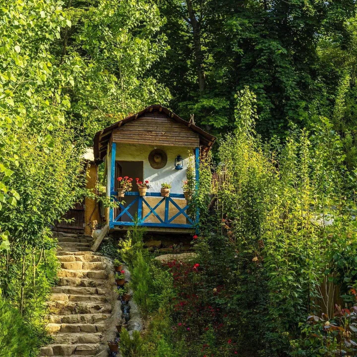 اقامتگاه دهگردی،هتل،بومگردی،اقامت،ویلا،سوئیت،کلبه،ایرانگردی، کلبه عادل