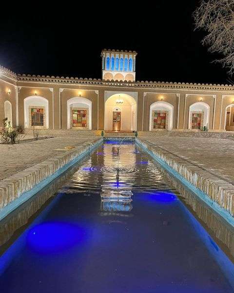 اقامتگاه دهگردی،هتل،بومگردی،اقامت،ویلا،سوئیت،کلبه،ایرانگردی، سرای تاریخی زنده دلان