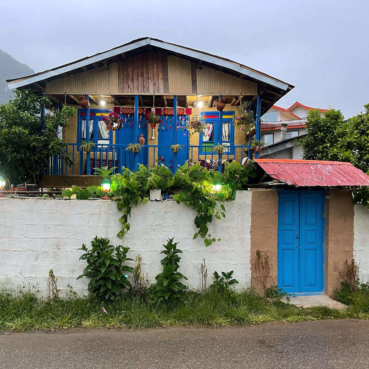 اقامتگاه دهگردی،هتل،بومگردی،اقامت،ویلا،سوئیت،کلبه،ایرانگردی، اقامتگاه ترنگ طلا